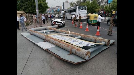 Illegal unipoles often spell trouble for motorists as they may collapse injuring passersby and disrupting traffic. (HT Archive)