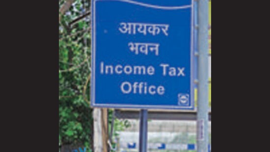 More than 40 tax officials, escorted by central paramilitary force personnel, conducted the raids, an official said. (Pradeep Gaur/ Mint/Representative Image)