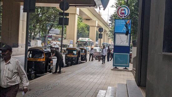 The Maha Metro is failing in management and technical planning by not considering the impact on all road users and focusing only on the elevated metro. (HT PHOTO)