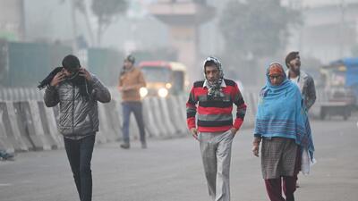 A smoggy and cold morning in Anand Vihar in New Delhi on Thursday. (Sanjeev Verma/HT Photo) A smoggy and cold morning in Anand Vihar in New Delhi on Thursday. (Sanjeev Verma/HT Photo)