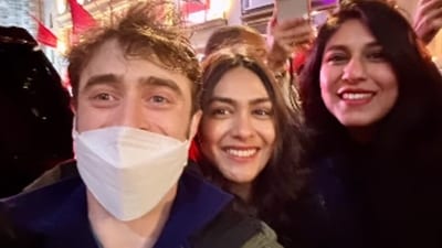 Mrunal Thakur clicked a selfie with Daniel Radcliffe (Instagram) Mrunal Thakur clicked a selfie with Daniel Radcliffe (Instagram)