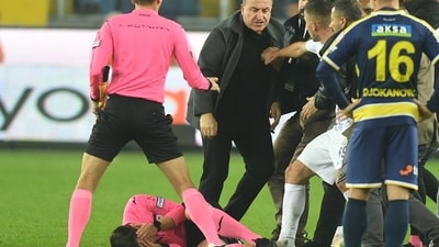 MKE Ankaragucu President Faruk Koca attacked referee Halil Umut Meler. (REUTERS)