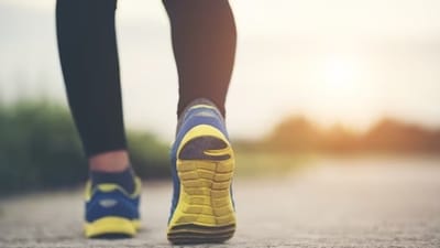 Setting a fitness target can help when all your body craves for is the cosy comfort of blankets and piping hot junk food. (Freepik) Setting a fitness target can help when all your body craves for is the cosy comfort of blankets and piping hot junk food. (Freepik)
