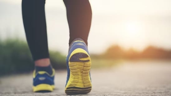 Setting a fitness target can help when all your body craves for is the cosy comfort of blankets and piping hot junk food. (Freepik)