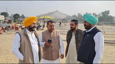 Aam Aadmi Party spokesperson Neel Garg (second from left) and others party leaders taking stock of arrangements at Maur in Bathinda district, where CM Bhagwant Mann and AAP chief Arvind Kejriwal are to address a rally on Sunday. (HT Photo) Aam Aadmi Party spokesperson Neel Garg (second from left) and others party leaders taking stock of arrangements at Maur in Bathinda district, where CM Bhagwant Mann and AAP chief Arvind Kejriwal are to address a rally on Sunday. (HT Photo)