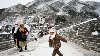Amidst an overnight snowfall, a child enjoys playful moments on the Great Wall at Badaling. While the blizzard warning lifted early Friday, heavy snow is anticipated in certain provinces. (AFP) Amidst an overnight snowfall, a child enjoys playful moments on the Great Wall at Badaling. While the blizzard warning lifted early Friday, heavy snow is anticipated in certain provinces. (AFP)