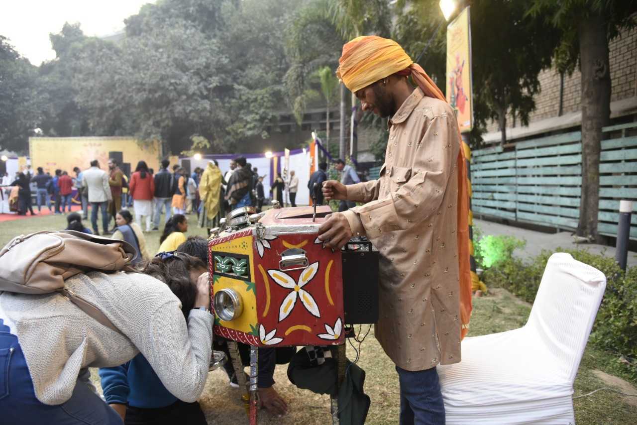 This festival also aims to bring back the focus on fading cultural attractions such as the bioscope.