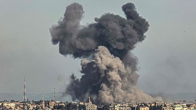 Israel-Hamas War: Smoke billows from Israeli bombardment over Khan Yunis from Rafah in the southern Gaza Strip. (AFP) Israel-Hamas War: Smoke billows from Israeli bombardment over Khan Yunis from Rafah in the southern Gaza Strip. (AFP)