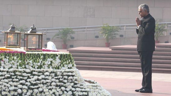 Defence Secretary Giridhar Aramane pays tribute at the National War Memorial on the occasion of Vijay Diwas in New Delhi.(PTI)