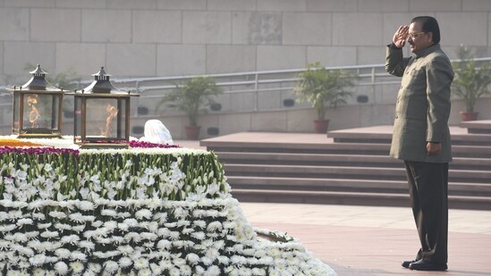 Minister of State for Defence Ajay Bhatt pays tribute at the National War Memorial on the occasion of Vijay Diwas, in New Delhi.(PTI)