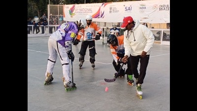 In the junior girls’ category of roller hockey, Punjab and Tamil Nadu played a 3-3 draw . (HT Photo)