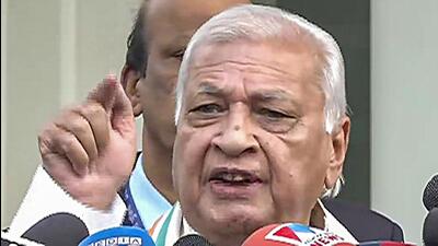 Kerala governor Arif Mohammed Khan slams chief minister Pinarayi Vijayan over black banners against him outside Calicut University. (PTI) Kerala governor Arif Mohammed Khan slams chief minister Pinarayi Vijayan over black banners against him outside Calicut University. (PTI)