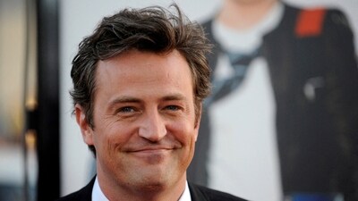 FILE PHOTO: Cast member Matthew Perry attends the premiere of the film "17 Again" in Los Angeles April 14, 2009. REUTERS/Phil McCarten/File Photo (REUTERS)