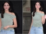 Ananya Panday poses for the paparazzi in an off-shoulder top and trendy denims. Ananya Panday poses for the paparazzi in an off-shoulder top and trendy denims.