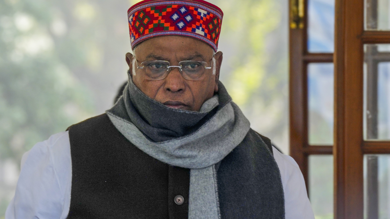 Evening brief: Kharge's 'Opposition-less Parliament' jibe | Latest News India - Vimarsana News