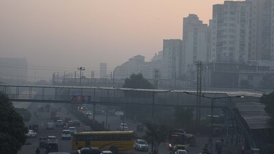 A Delhi Metro Rail runs amid cold and smoggy weather at MG road metro station near Plaza Mall, in Gurugram (HT File Photo/Parveen Kumar) A Delhi Metro Rail runs amid cold and smoggy weather at MG road metro station near Plaza Mall, in Gurugram (HT File Photo/Parveen Kumar)