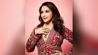 Her stunning make-up includes pink eyeshadow, mascara-coated lashes, winged eyeliner, darkened brows, contoured cheeks, luminous highlighter and a shade of nude lipstick. (Instagram/@madhuridixitnene) Her stunning make-up includes pink eyeshadow, mascara-coated lashes, winged eyeliner, darkened brows, contoured cheeks, luminous highlighter and a shade of nude lipstick. (Instagram/@madhuridixitnene)