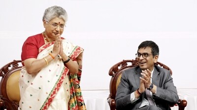 Chief Justice of India DY Chandrachud with justice BV Nagarathna during the inaugural ‘Justice ES Venkataramiah Centennial Memorial Lecture’, in Bengaluru on Sunday. (PTI)