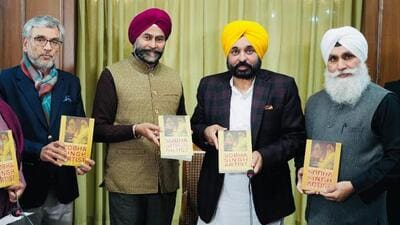Himachal chief minister’s principal advisor Ram Subhag Singh, author Hirday Paul Singh, who is the grandson of artist Sobha Singh, Punjab chief minister Bhagwant Mann and artist RM Singh during the book release ceremony at Punjab Bhawan on Monday. (HT Photo)