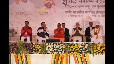 Prime Minister Narendra Modi, U.P. chief minister Yogi Adityanath and others in Varanasi on Monday (HT Photo) Prime Minister Narendra Modi, U.P. chief minister Yogi Adityanath and others in Varanasi on Monday (HT Photo)