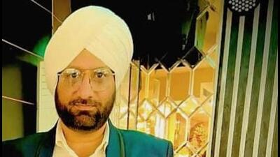 Ravinder Singh complained of uneasiness and was taken to Guru Govind Singh Hospital, where he was declared dead. Ravinder Singh complained of uneasiness and was taken to Guru Govind Singh Hospital, where he was declared dead.