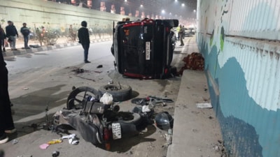The SUV driver was allegedly speeding and lost control at the curve of the exit of an underpass. (HT PHOTO/Praveen Kumar) The SUV driver was allegedly speeding and lost control at the curve of the exit of an underpass. (HT PHOTO/Praveen Kumar)