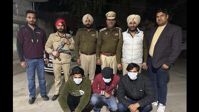 The arrested accused have been identified as Pippal Singh, 23, Gurjant Singh, 31, Malook Singh, 48, of Tarn Taran district, Deepak Partap, 29, of Khanna district, and Ankush Shukla, 25, and Charanjit Singh of Sonepat district in Haryana. (HT photo)