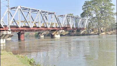 The scene of crime near Upper Ganga Canal in Muradnagar on Monday. (Sakib Ali/HT Photo) The scene of crime near Upper Ganga Canal in Muradnagar on Monday. (Sakib Ali/HT Photo)