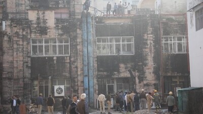 Rescue operation underway a Lucknow PGI. (Mustaq Ali/HT) Rescue operation underway a Lucknow PGI. (Mustaq Ali/HT)
