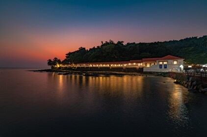 A stunning panoramic visage of The Aguad at dusk (The Aguad Goa Port & Jail Complex) A stunning panoramic visage of The Aguad at dusk (The Aguad Goa Port & Jail Complex)