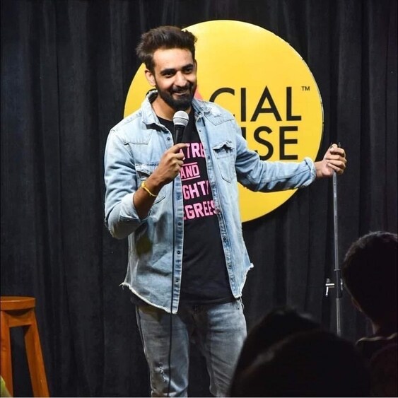 Comic Abhishek Walia will interact with the crowd and come up with jokes on the spot. Comic Abhishek Walia will interact with the crowd and come up with jokes on the spot.