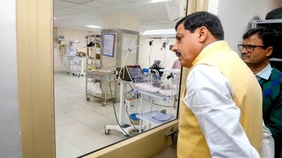 Madhya Pradesh chief minister Mohan Yadav during a surprise inspection at Government Hamidia Hospital in Bhopal on Monday.. (Sanjeev Gupta) Madhya Pradesh chief minister Mohan Yadav during a surprise inspection at Government Hamidia Hospital in Bhopal on Monday.. (Sanjeev Gupta)