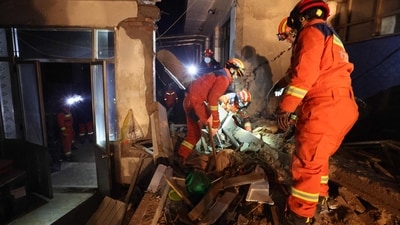 Rescue workers search a house for survivors after an earthquake in Kangdiao village, Dahejia, Jishishan County, in northwest China's Gansu province on December 19. (AFP) Rescue workers search a house for survivors after an earthquake in Kangdiao village, Dahejia, Jishishan County, in northwest China's Gansu province on December 19. (AFP)
