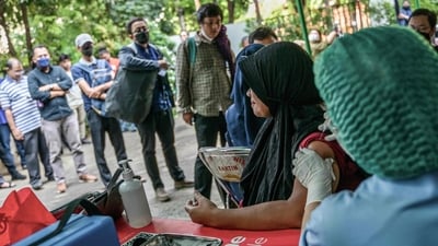"In another 2-3 days, its severity will subside. As of now, it is normal in the state. Prohibitive measures will only work if there are more positive COVID symptoms. Currently, there is no such situation. No one needs to worry," Karnataka Health Minister Dinesh Gundu Rao said. (AFP) "In another 2-3 days, its severity will subside. As of now, it is normal in the state. Prohibitive measures will only work if there are more positive COVID symptoms. Currently, there is no such situation. No one needs to worry," Karnataka Health Minister Dinesh Gundu Rao said. (AFP)
