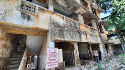 Thane, India - May, 26, 2023: Tmc puts up warning notice of extremely dangerous building at Vrindavan building located at Naupada, Thane ,in Thane, in Mumbai, India, on,Friday, May, 26, 2023. ( Praful Gangurde / HT Photo) Thane, India - May, 26, 2023: Tmc puts up warning notice of extremely dangerous building at Vrindavan building located at Naupada, Thane ,in Thane, in Mumbai, India, on,Friday, May, 26, 2023. ( Praful Gangurde / HT Photo)