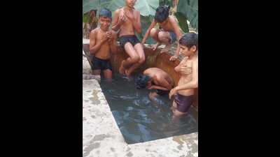 The five students bathed in the cold water at around 10 am. Many parents were not pleased with the idea of forcing kids to take a bath in cold water in the open. (Sourced)