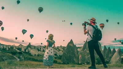 As the year draws to a close, year-end travel plans are in full swing. In the spirit of fostering connections and igniting unforgettable adventures, dating app happn unveiled a curated set of invaluable tips to discover your ideal travel companion - (Photo by Mesut Kaya on Unsplash) As the year draws to a close, year-end travel plans are in full swing. In the spirit of fostering connections and igniting unforgettable adventures, dating app happn unveiled a curated set of invaluable tips to discover your ideal travel companion - (Photo by Mesut Kaya on Unsplash)