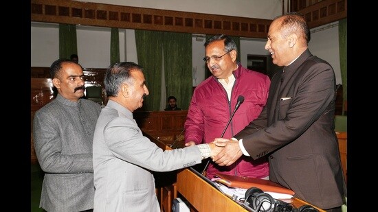 Himachal chief minister Sukhvinder Singh Sukhu shakes hands with leader of Opposition Jai Ram Thakur during the winter session of the assembly in Dharamshala on Tuesday. (HT Photo)