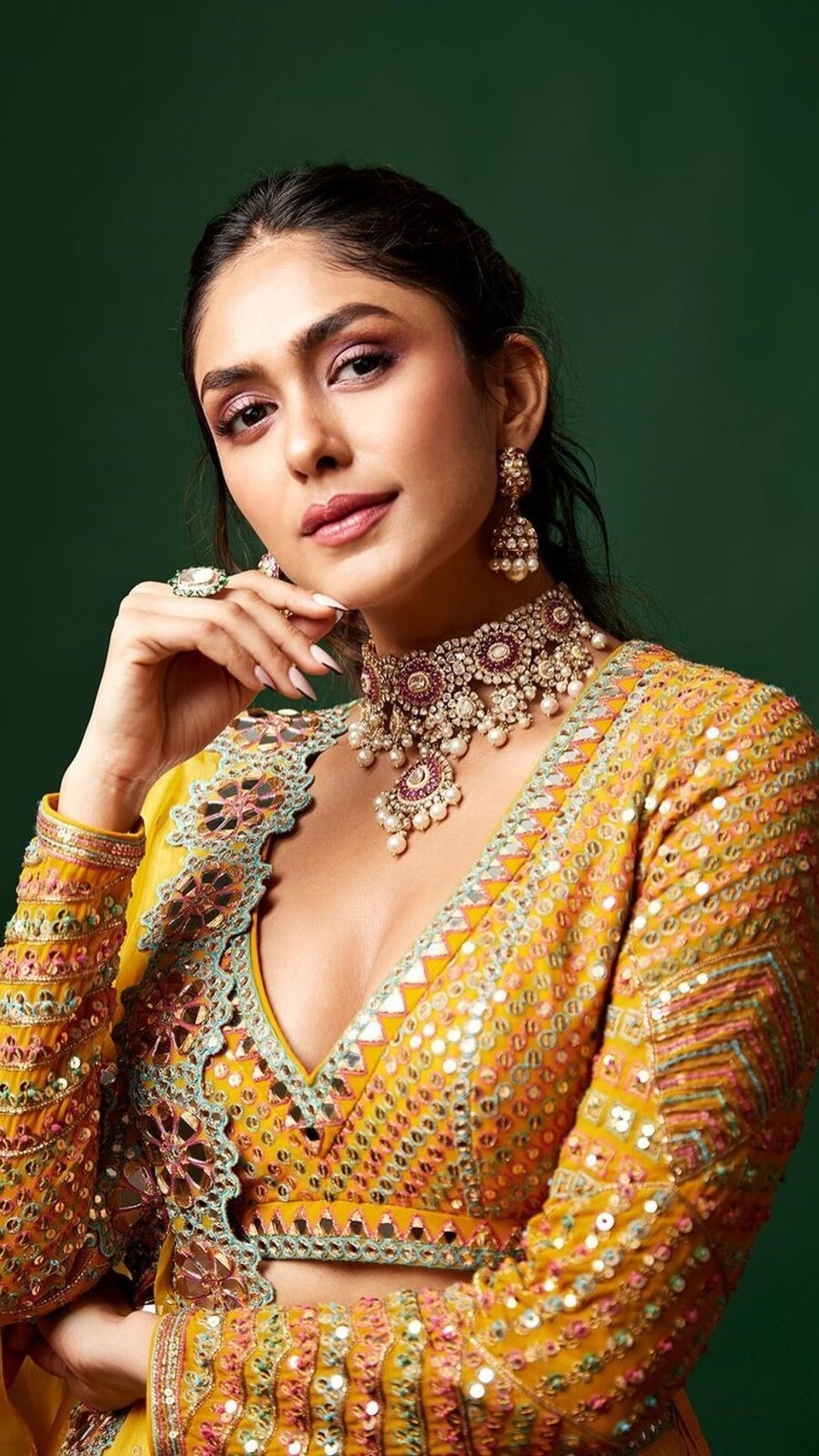 Mrunal_Thakur