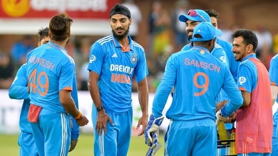 India's Arshdeep Singh (C) celebrates with teammates after the dismissal of South Africa's Reeza Hendricks (unseen) during the second ODI. (AFP) India's Arshdeep Singh (C) celebrates with teammates after the dismissal of South Africa's Reeza Hendricks (unseen) during the second ODI. (AFP)
