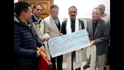 Himachal Pradesh chief minister Sukhvinder Singh Sukhu receives a cheque of  ₹11 lakh from the Central Tibetan Administration as part of a donation towards the 'Aapda Rahat Kosh', in Shimla on Wednesday. (ANI)