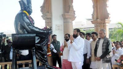 Nagpur:Maharashtra chief minister Eknath Shinde with party MLA Bharat Gogawle pays tribute to RSS founder KB Hedgewar at Hedgewar Smriti Mandir in Nagpur. (PTI) Nagpur:Maharashtra chief minister Eknath Shinde with party MLA Bharat Gogawle pays tribute to RSS founder KB Hedgewar at Hedgewar Smriti Mandir in Nagpur. (PTI)