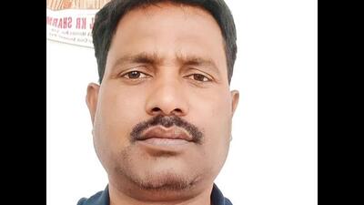 SI Khamas Choudhary (52), along with three other home guards, was standing on the Chhatauna bridge built over Budhi Gandak River (HT) SI Khamas Choudhary (52), along with three other home guards, was standing on the Chhatauna bridge built over Budhi Gandak River (HT)