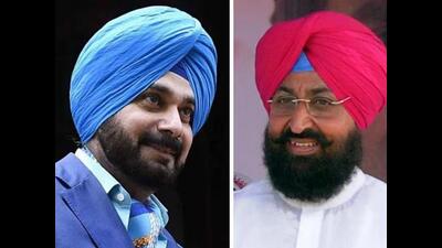 Sidhu hit back by posting a joint statement released by former MLAs Nazar Singh Manshaiah, Kaka Rajinder Singh, Maheshinder Singh, Raminder Awla, Jagdev Singh Kamalu and others (HT File) Sidhu hit back by posting a joint statement released by former MLAs Nazar Singh Manshaiah, Kaka Rajinder Singh, Maheshinder Singh, Raminder Awla, Jagdev Singh Kamalu and others (HT File)
