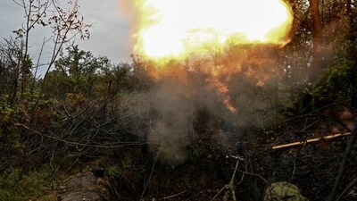 Russia-Ukraine War: A Ukrainian serviceman fires a mortar toward Russian troops at a position in a front line, amid Russia's attack on Ukraine. (Reuters)