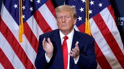 Donald Trump applauds at the end of a campaign event in Waterloo, Iowa, on December 19, 2023 (Photo by KAMIL KRZACZYNSKI / AFP) (AFP) Donald Trump applauds at the end of a campaign event in Waterloo, Iowa, on December 19, 2023 (Photo by KAMIL KRZACZYNSKI / AFP) (AFP)