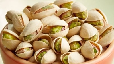 Pistachio and flaxseeds: Vitamin E helps reduce night sweats and hot flashes- which helps you sleep well at night. Easily found in Almonds, Coconut, Flaxseeds, Pistachio, Sunflower seeds Pistachio and flaxseeds: Vitamin E helps reduce night sweats and hot flashes- which helps you sleep well at night. Easily found in Almonds, Coconut, Flaxseeds, Pistachio, Sunflower seeds 