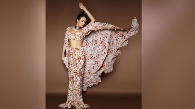 Her stunning outfits are straight from the shelves of ace fashion designer Arpita Mehta. If you love Malaika's look and want to add it to your wardrobe, then it will cost you a whopping <span class='webrupee'>₹</span>44,000. (Instagram/@aasthasharma) Her stunning outfits are straight from the shelves of ace fashion designer Arpita Mehta. If you love Malaika's look and want to add it to your wardrobe, then it will cost you a whopping <span class='webrupee'>₹</span>44,000. (Instagram/@aasthasharma)