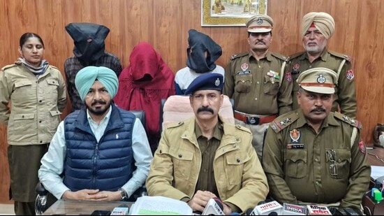 Nurse among 3 held for drug smuggling, 1.5 kg heroin seized in Ludhiana (HT Photo)