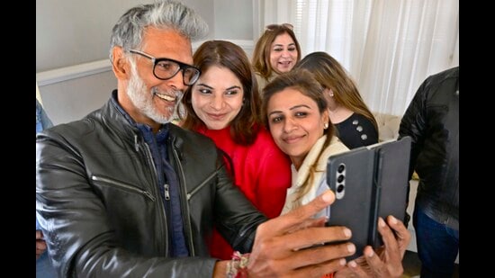 Push-ups for selfie: Milind Soman’s ‘barter’ for female fans in Ludhiana (HT Photo)